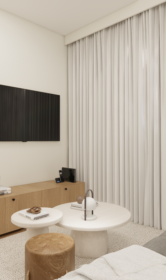Render 3D de sala de estar neutra no Mercure JK com sofá cinza, rack de madeira, mesas de centro redondas e cortinas claras